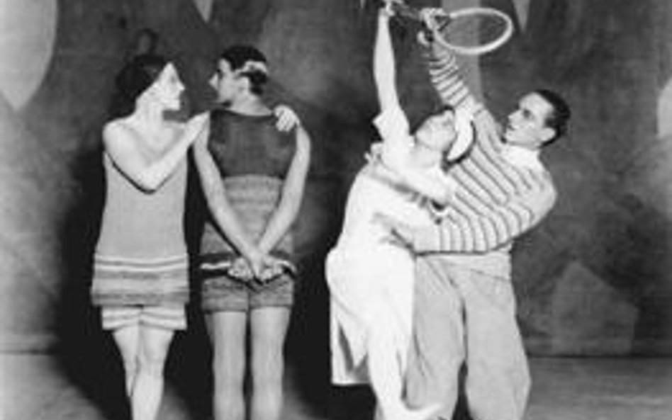 Lydia Sokolova, Anton Dolin, Bronislava Nijinska, Léon Woizikowsky in costumes for Le Train bleu des