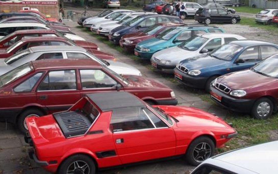 Podatkowy przekręt w autokomisach