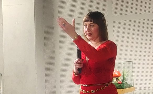 Mirella von Chrupek na wernisażu wystawy „Romance au chocolat”