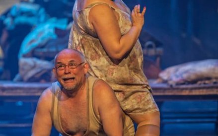 Anna Lubańska i Paweł Wunder w „Królu Ubu”, reż. Waldemar Zawodziński, Opera Śląska