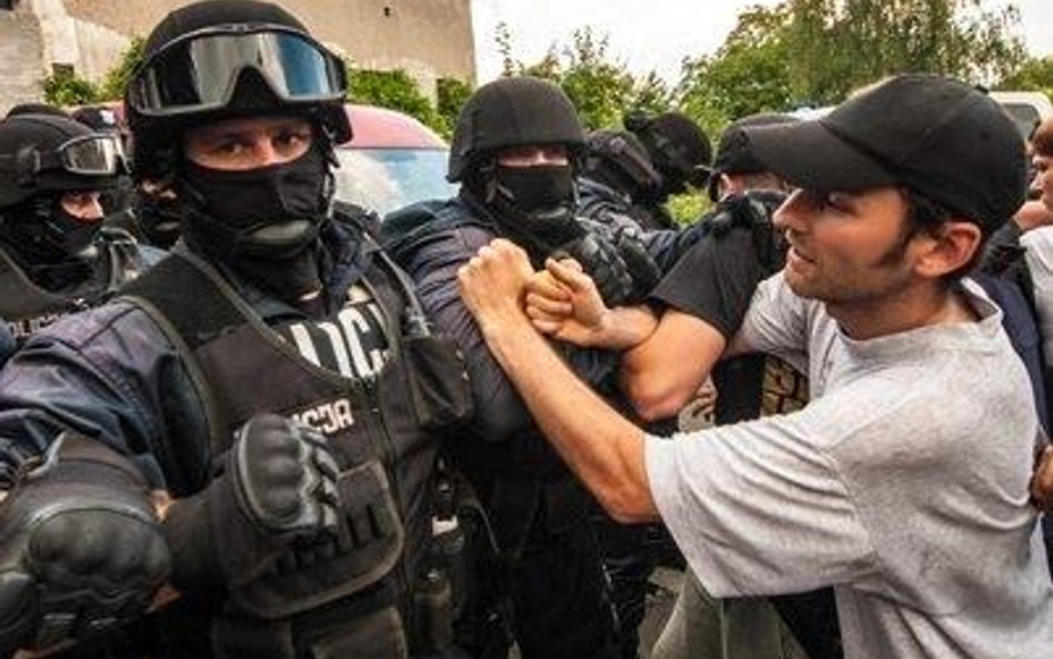 Po zdecydowanej akcji policji anarchiści uciekli z zajmowanej przez siebie kamienicy