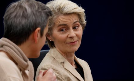 Przewodnicząca KE Ursula von der Leyen (P) i wiceprzewodnicząca Margrethe Vestager (L)