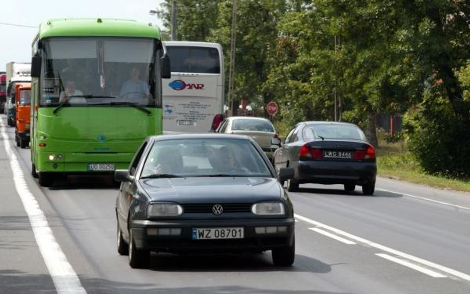 Warszawa - wypadek autokaru z dziećmi