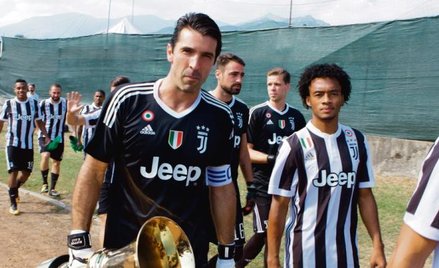 W futbolowych filmach dokumentalnych można m.in. zobaczyć, jak piłkarze Juventusu piją poranną kawę