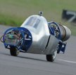 Próba odrzutowego motocykla na lotnisku RAF Benson, na razie bez osłon aerodynamicznych
