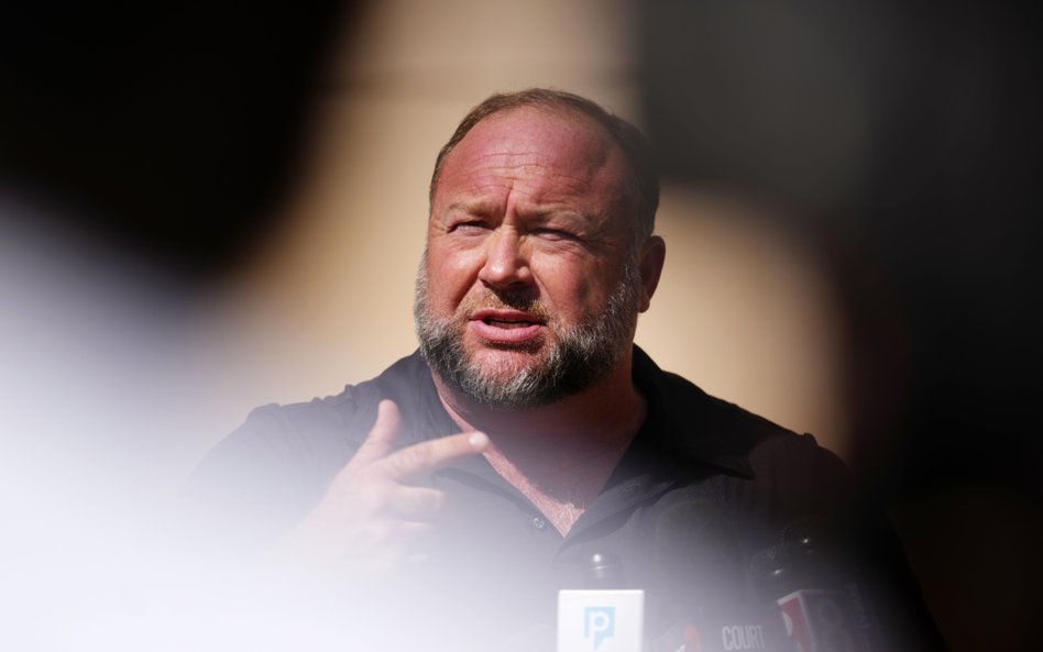 Alex Jones to jeden z najbardziej znanych w Ameryce twórców teorii spiskowych