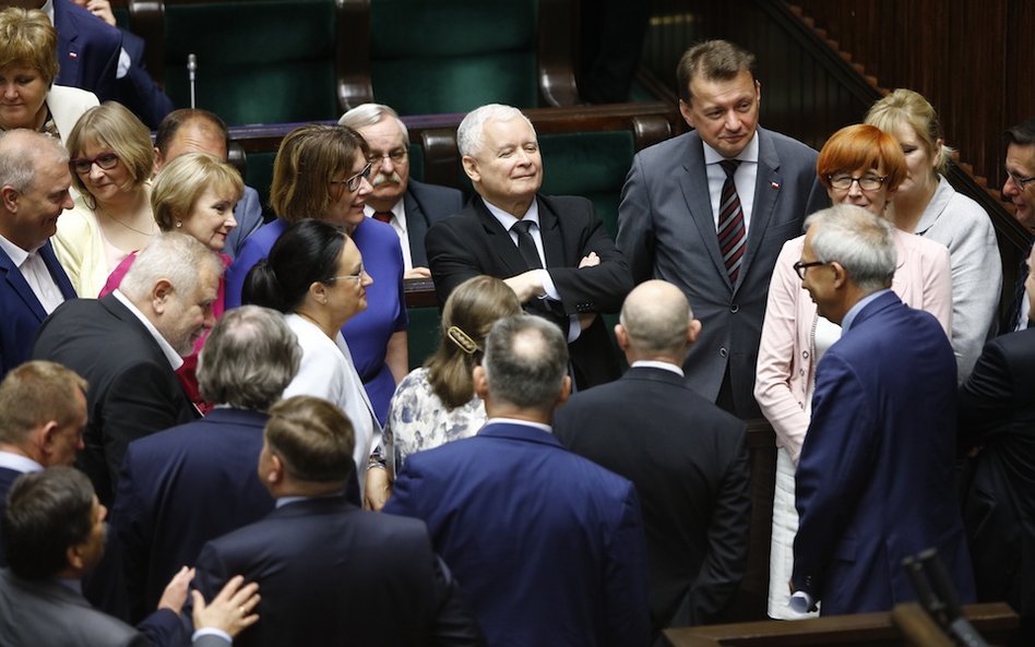 Nowa ustawa o Sądzie Najwyższym została przyjęta w błyskawicznym trybie głosami PiS, Polski Razem i 