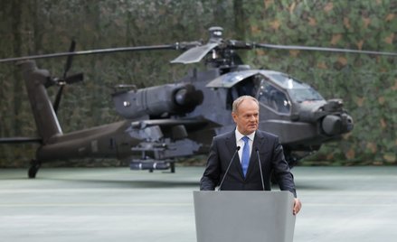 Premier Donald Tusk na uroczystości zawarcia umów offsetowych między Wojskowymi Zakładami Lotniczymi