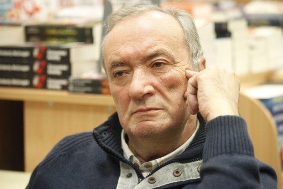 Piotr Pytlakowski podczas spotkania autorskiego w Białymstoku, fotografia z 15 grudnia 2015 r.