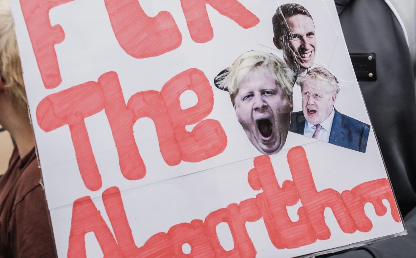 „W cieniu AI. Jak sztuczna inteligencja ingeruje w nasze życie?”: Skrzywdzeni przez algorytmy