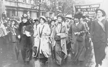 Ruch sufrażystek w Wielkiej Brytanii: Emmeline Pankhurst (1858–1928) i jej dwie córki, Christabel i 
