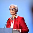 Christine Lagarde, szefowa EBC, zapowiada dalsze podwyżki stóp. Jerome Powell, prezes Fedu, na razie