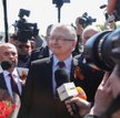 Ambasador Federacji Rosyjskiej w Polsce Siergiej Andiejew (C) podczas próby złożenia kwiatów przy Cm