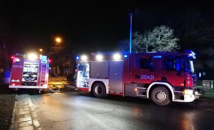 W nocnym pożarze mieszkania przy ul.Kleczkowskiej we Wrocławiu zginęły cztery osoby.