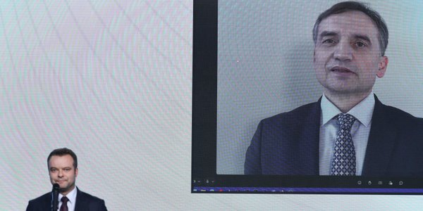 Zbigniew Ziobro w USA. Rząd Donalda Tuska liczy, iż zyska na tym na cztery sposoby