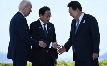 Prezydent USA Joe Biden, premier Japonii Fumio Kishida i prezydent Korei Południowej Yoon Suk Yeol