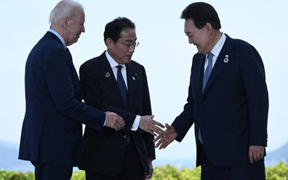 Prezydent USA Joe Biden, premier Japonii Fumio Kishida i prezydent Korei Południowej Yoon Suk Yeol