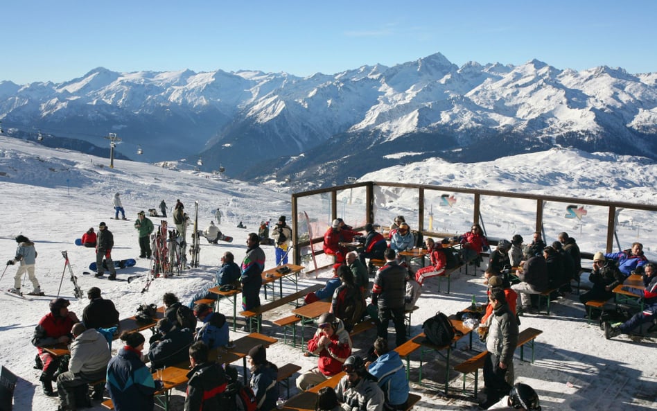 Madonna di Campiglio boi się nadmiaru turystów. Ograniczy narciarzom karnety