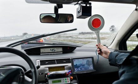 Praca zespołu Inspekcji Transportu Drogowego w nieoznakowanym samochodzie z wideorejestratorem