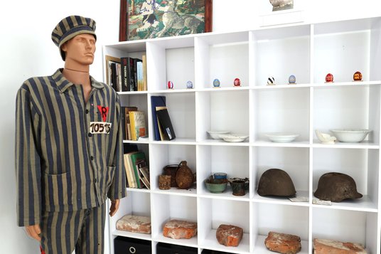 Muzeum w Kisielinie: kopia tzw. pasiaka Petro Miszczuka – mieszkańca Kisielina, który przeżył niemie