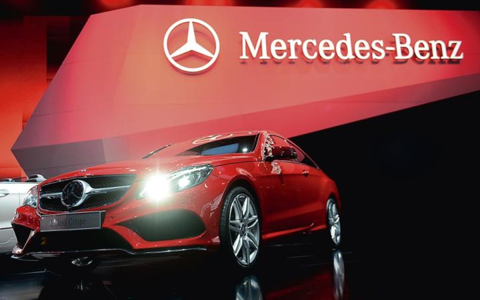 Mercedes E-klasse – wyposażony w systemy ostrzegające przed przeszkodami w nocy W najnowszych modela