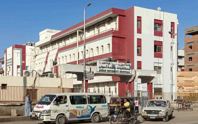Na zdjęciu szpital Uniwersytecki w Asuanie, do którego odwieziono rannych w wypadku z 13 kwietnia