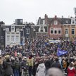Holandia: Policjanci rozpędzali protest przeciwników obostrzeń