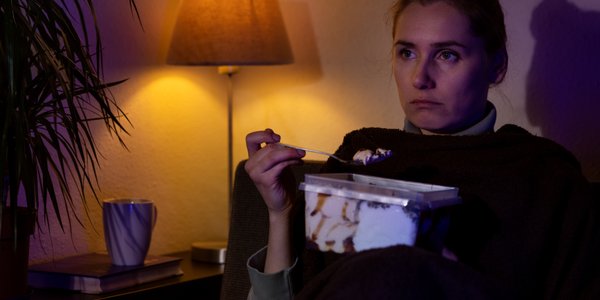 Nie chcesz mieć depresji? Naukowcy z Holandii mówią wprost: wyłącz telewizor i zrób tę jedną rzecz