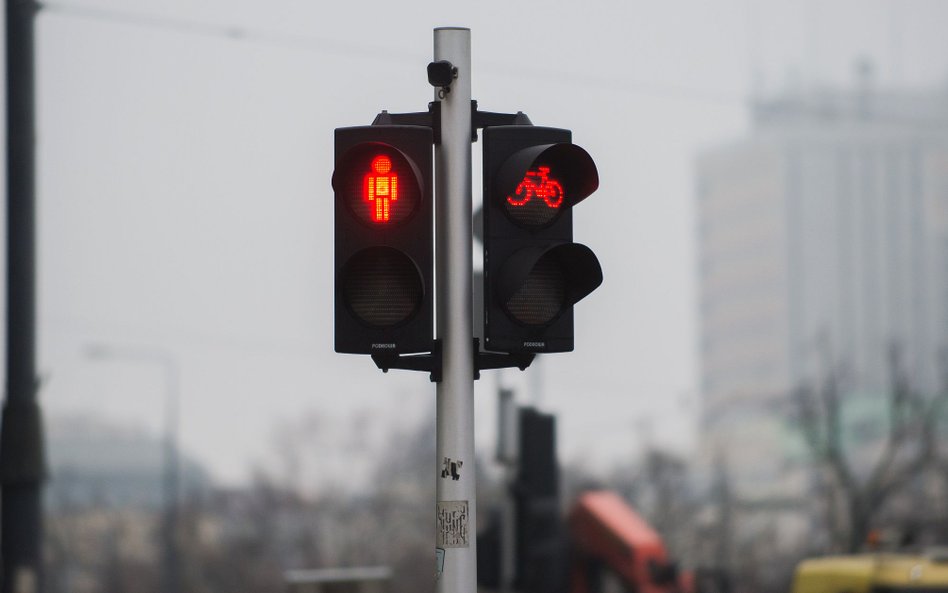 Niemcy dyskutują nad możliwością przechodzenia pieszych na czerwonym świele