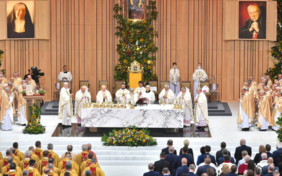 Beatyfikacja w Świątyni Opatrzności Bożej zgromadziła 120 biskupów, 600 księży oraz ponad siedem tys