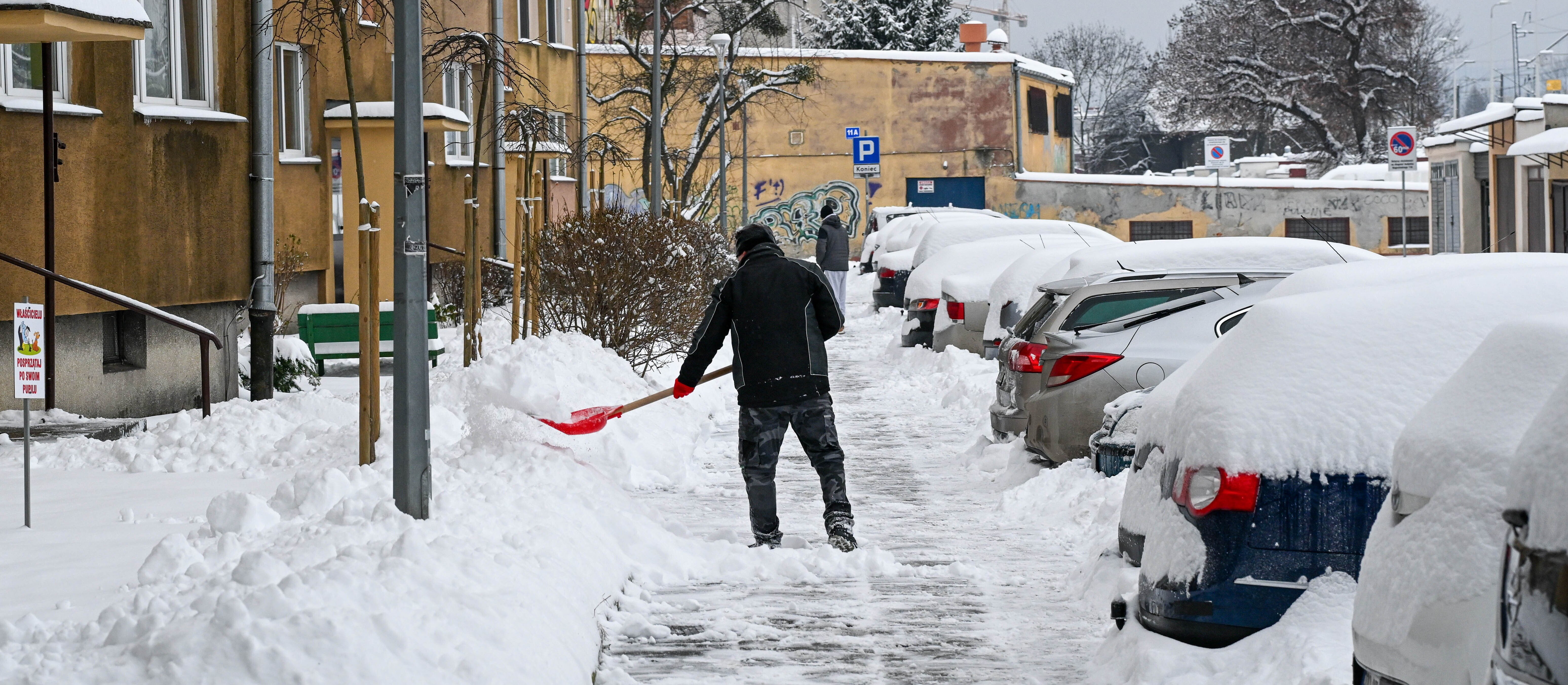 Ostra zima nakręciła biznes „złotych rączek”. Na te usługi popyt wręcz wystrzelił