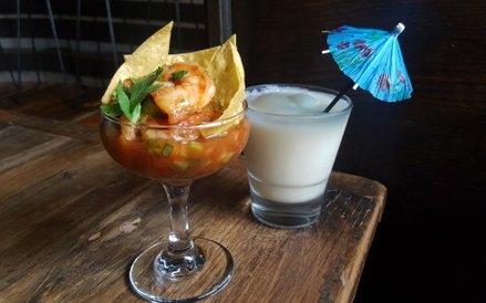 Dostaniemy tam między innymi wymyślne koktajle i dania z krewetkami