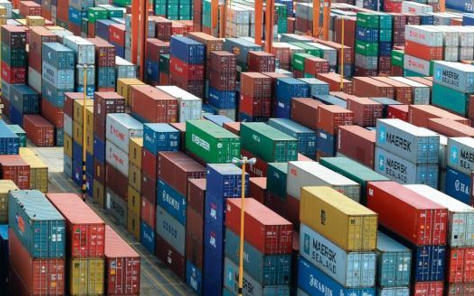 Do Polski trafia coraz więcej kontenerów