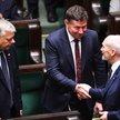 Posłowie PiS Marek Suski (L) i Antoni Macierewicz (P) oraz nowy poseł Leszek Kowalczyk (Ś) na sali o