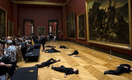 Francja: Położyli się w Luwrze, by protestować ws. środowiska