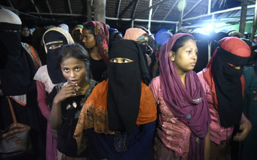 Uchodźcy z Mjanmy 6 miesięcy spędzili na morzu