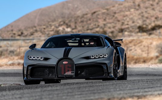 Bugatti Chiron Pur Sport rozpędza się do 350 km/h i jest to jeden z najwolniejszych modeli ostatnich