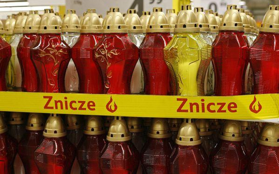 Zniczami pohandlują tylko przedsiębiorcy