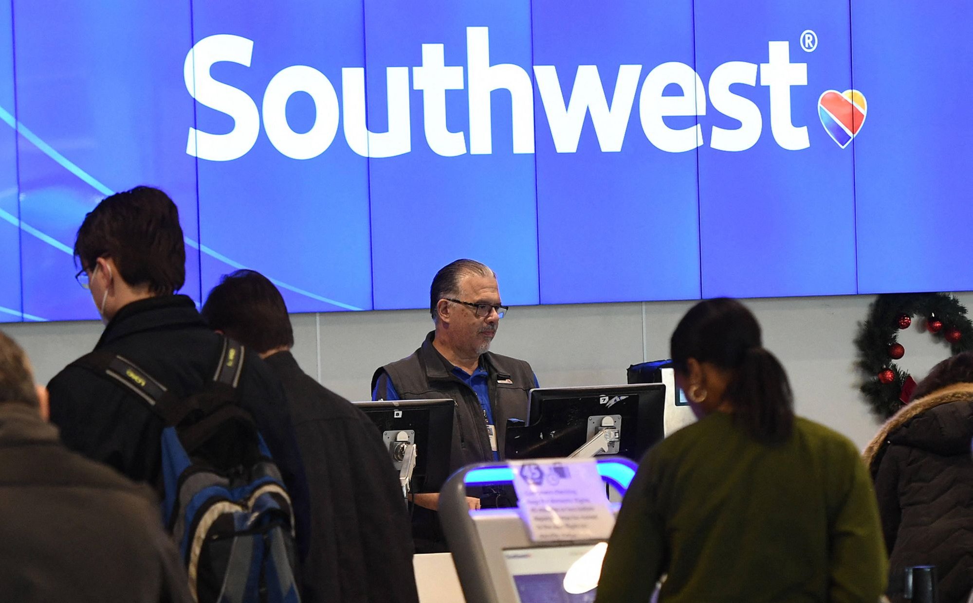 Koniec z AI w powietrzu? Pierwszy przewoźnik zakazuje nowoczesnych okularów