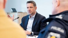 Rafał Trzaskowski najchętniej jeździ do Brukseli. Był tam w 2025 roku osiem razy.