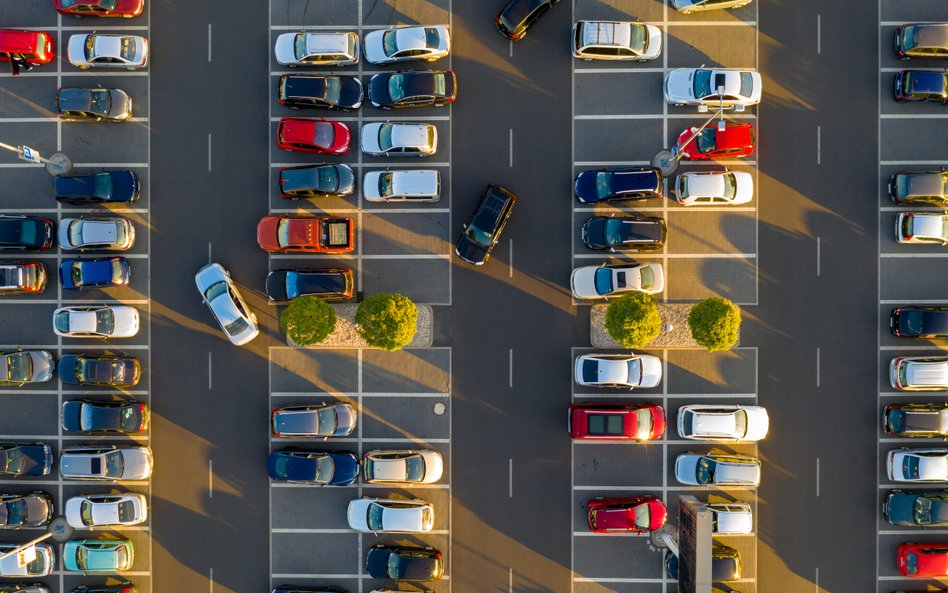 Więcej miejsc parkingowych na osiedlach