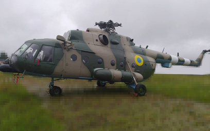 Wyretuszowane zdjęcia śmigłowca Mi-17-1W ilustrujące oficjalny komunikat łotewskiego resortu obrony 
