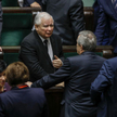 Prezes PiS Jarosław Kaczyński (na zdjęciu w środku)