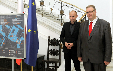 Dariusz Barski (L) i Bogdan Święczkowski (P) w Sejmie. Zdjęcie z 2011 r.