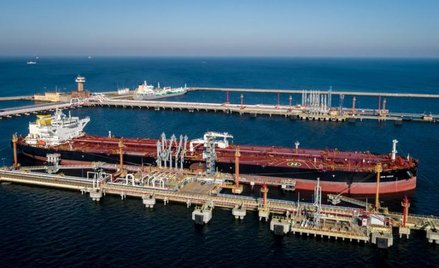 PKN Orlen podpisuje coraz więcej umów na jednorazowe dostawy ropy naftowej realizowane droga morską.