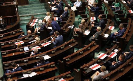 Sejm i Senat przyjęły rezolucje o solidarności z protestującymi Białorusinami