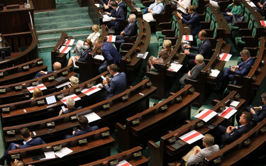 Sejm i Senat przyjęły rezolucje o solidarności z protestującymi Białorusinami
