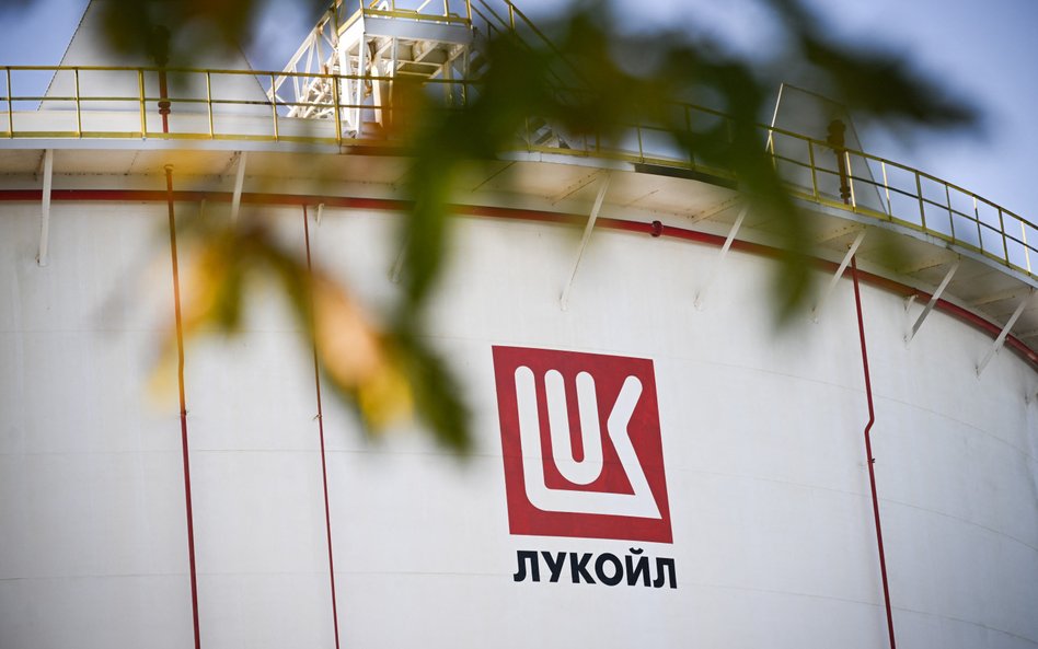Zegar tyka dla Łukoilu. Kto chce przejąć zagraniczne aktywa Rosjan?