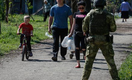 Rosyjski żołnierz w Mariupolu, kwiecień 2022