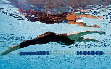 Międzynarodowa Federacja Pływania zabroniła w piątek używania kostiumów najnowszych technologii, w k